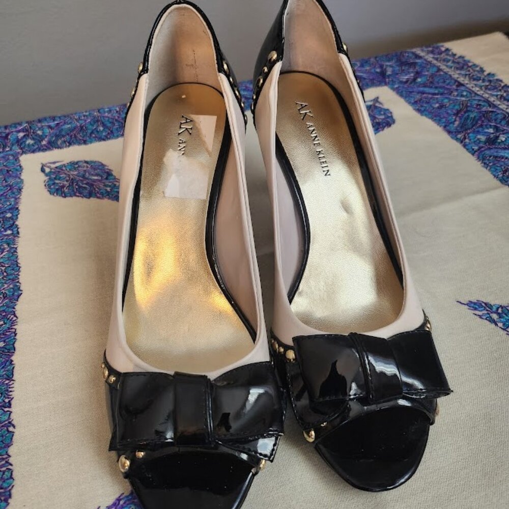 Anne Klein Nicolla Studded Peep Toe Black and White Heels Size 8